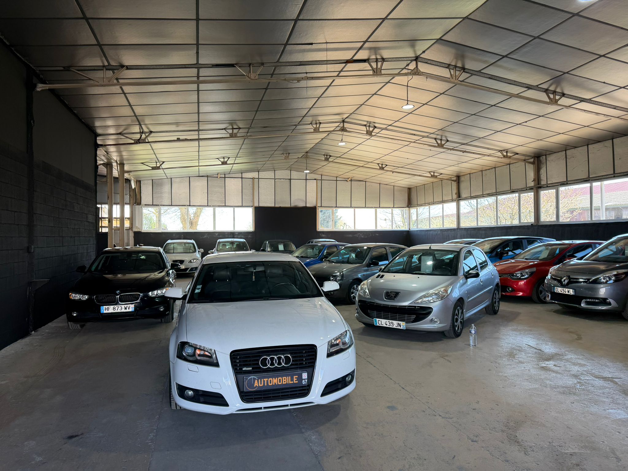 Vue d'ensemble du showroom T.C Automobile 67 à Krautergersheim